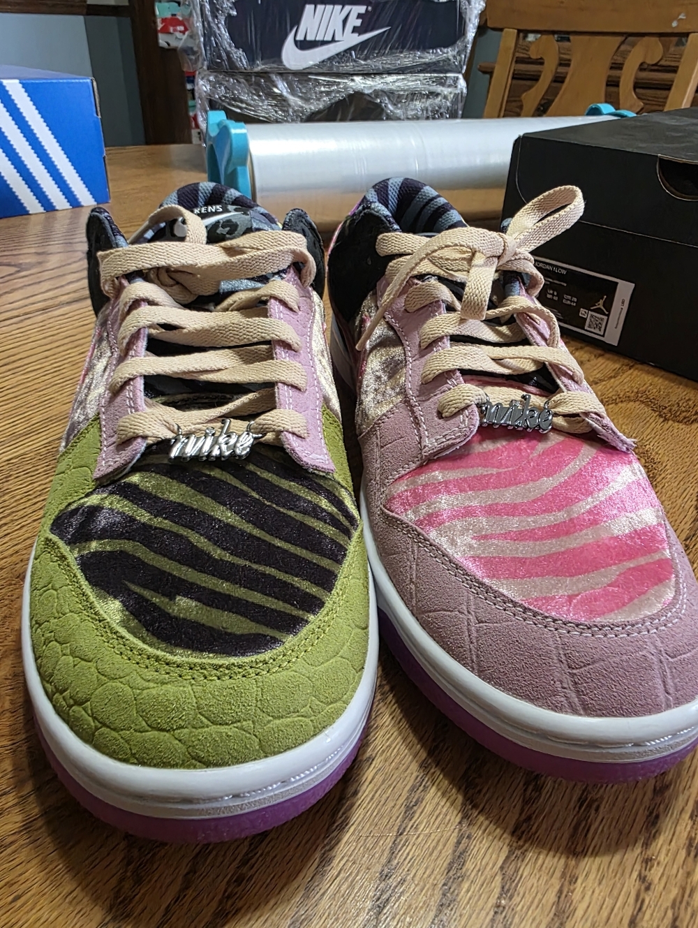 Nike By You, Size 10.5m Low-Top Sneakers with Olive Green and Pink Brand New!